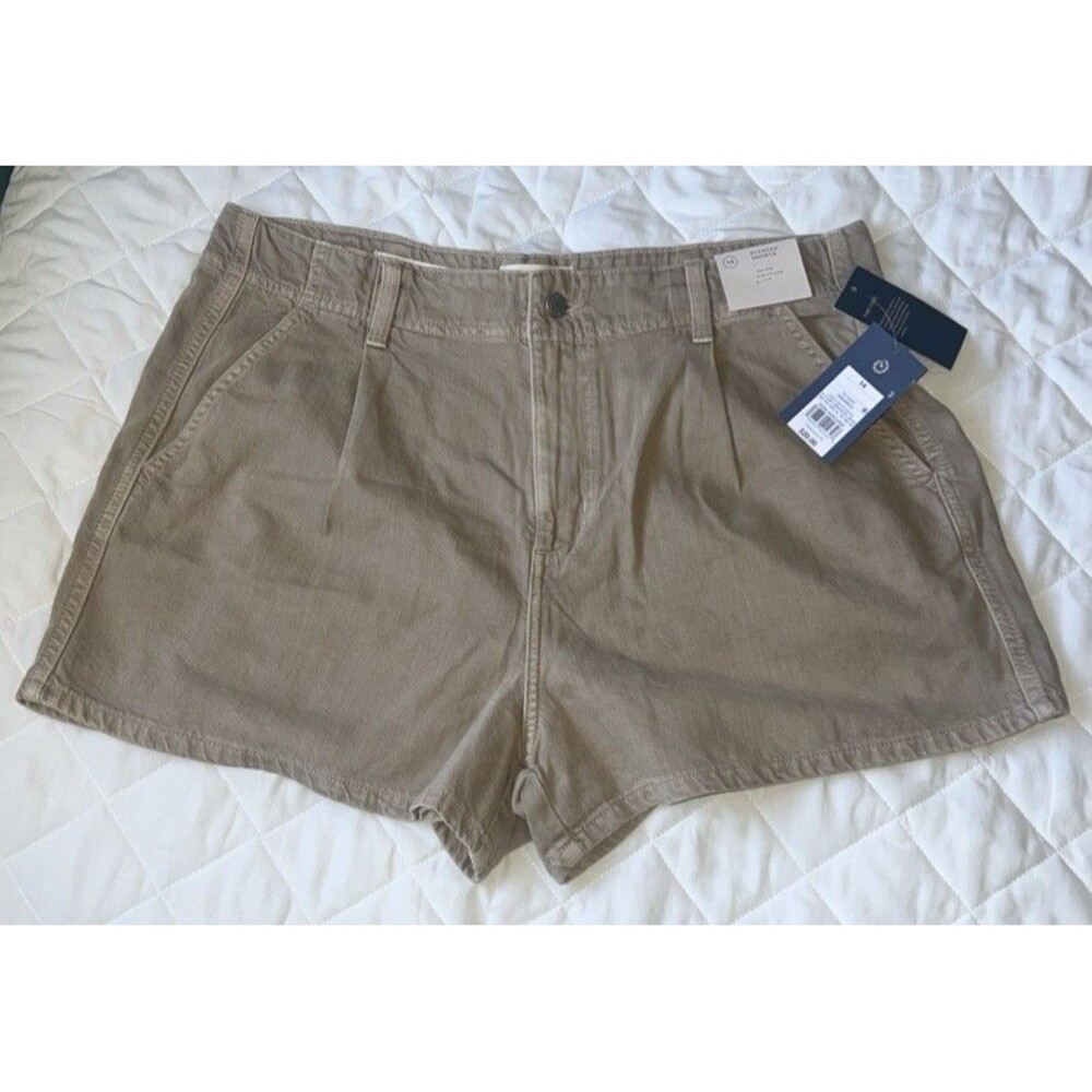 Universal Thread Women’s Shorts Khaki High Rise Pleated Size 14
